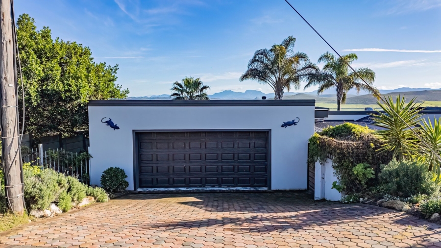 5 Bedroom Property for Sale in Fraaiuitsig Western Cape